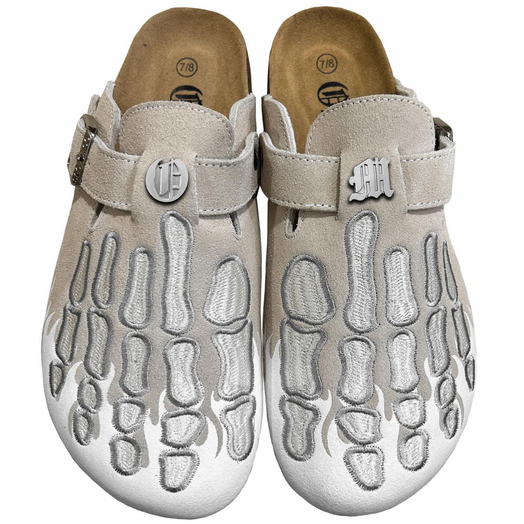 Octavious Marks 'Bone' Grey Clogs